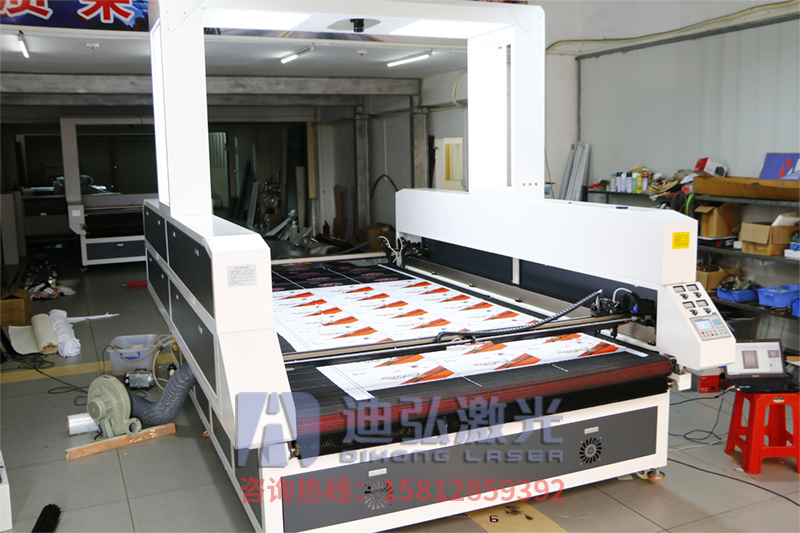 大幅面數(shù)碼印花激光切割機(jī)廣州東莞深圳大量供應(yīng) 視覺定位 自動送料功能